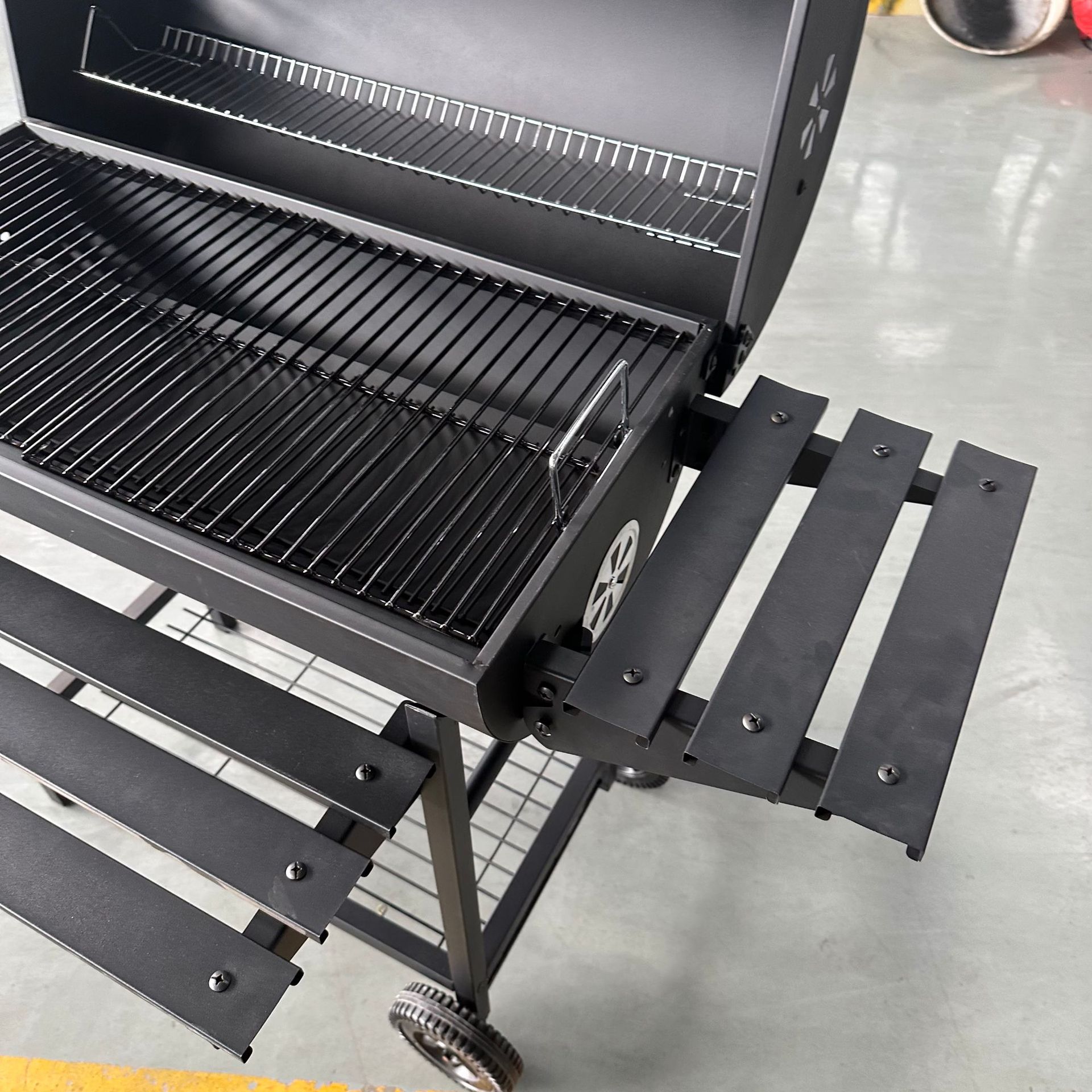 Direct supply from the manufacturer of household charcoal barbecue grills, outdoor portable barbecue racks, large barbecue grills, and courtyard barbecue plates Specification image
