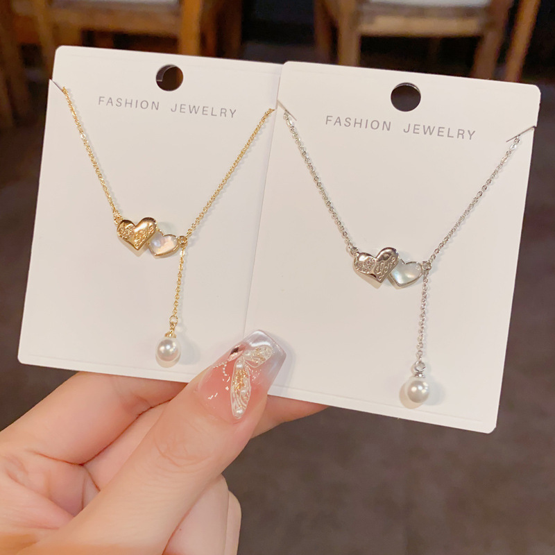 This is a unique, fashionable, sweet and versatile double heart-shaped pearl tassel necklace with a touch of elegance, individuality, and a light luxury design. It's a collarbone chain for women