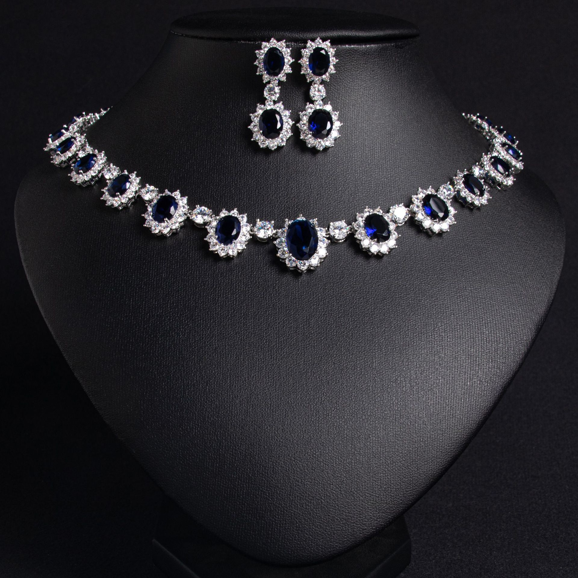 أزياء العروس المصنوعة من القرنيات الفاخرة والأوروبية -الأمريكية Specification image