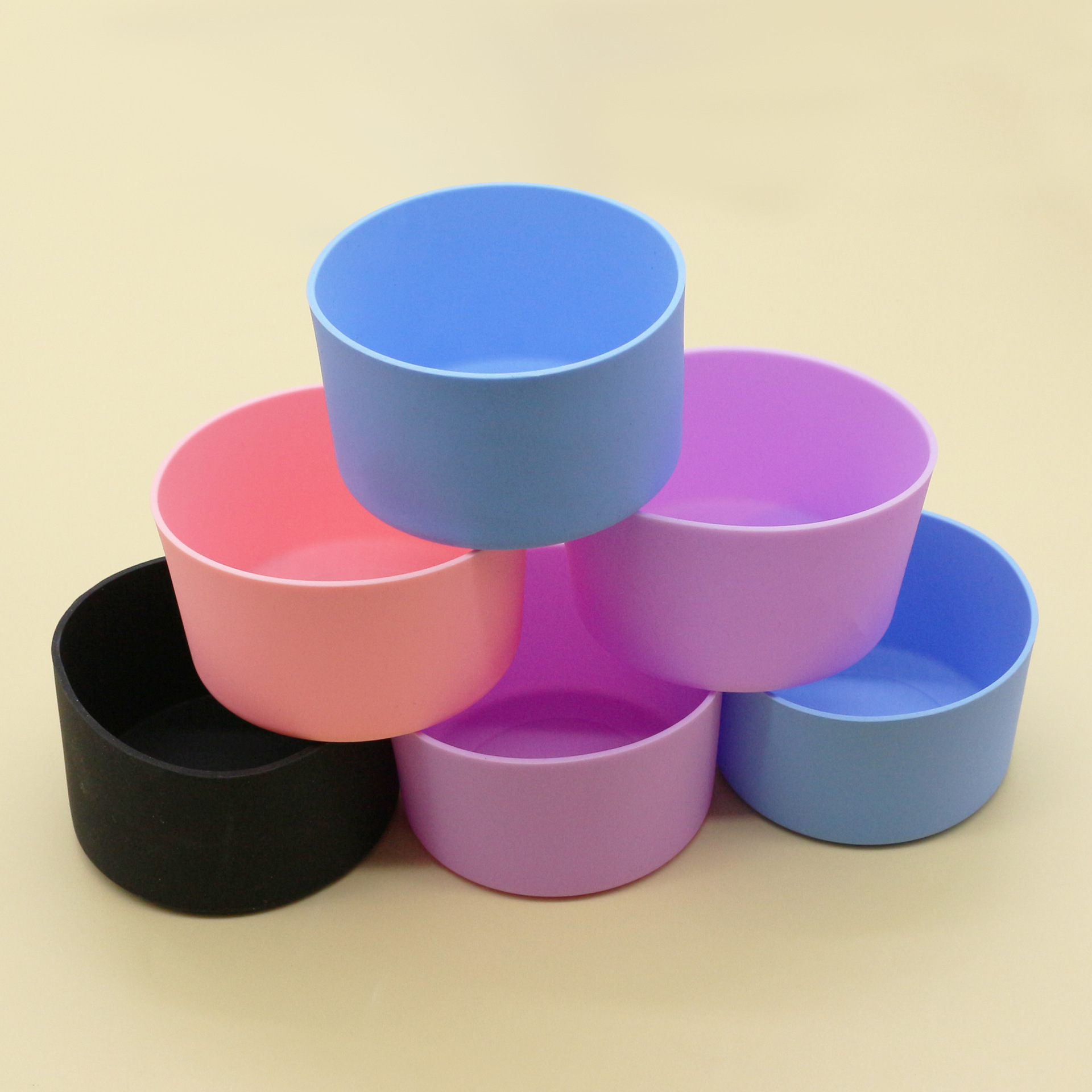 Silicone insulated cup covers 7-7.5cm, anti-slip and high-temperature resistant, Stanley water cup protective covers in stock Application Scenario