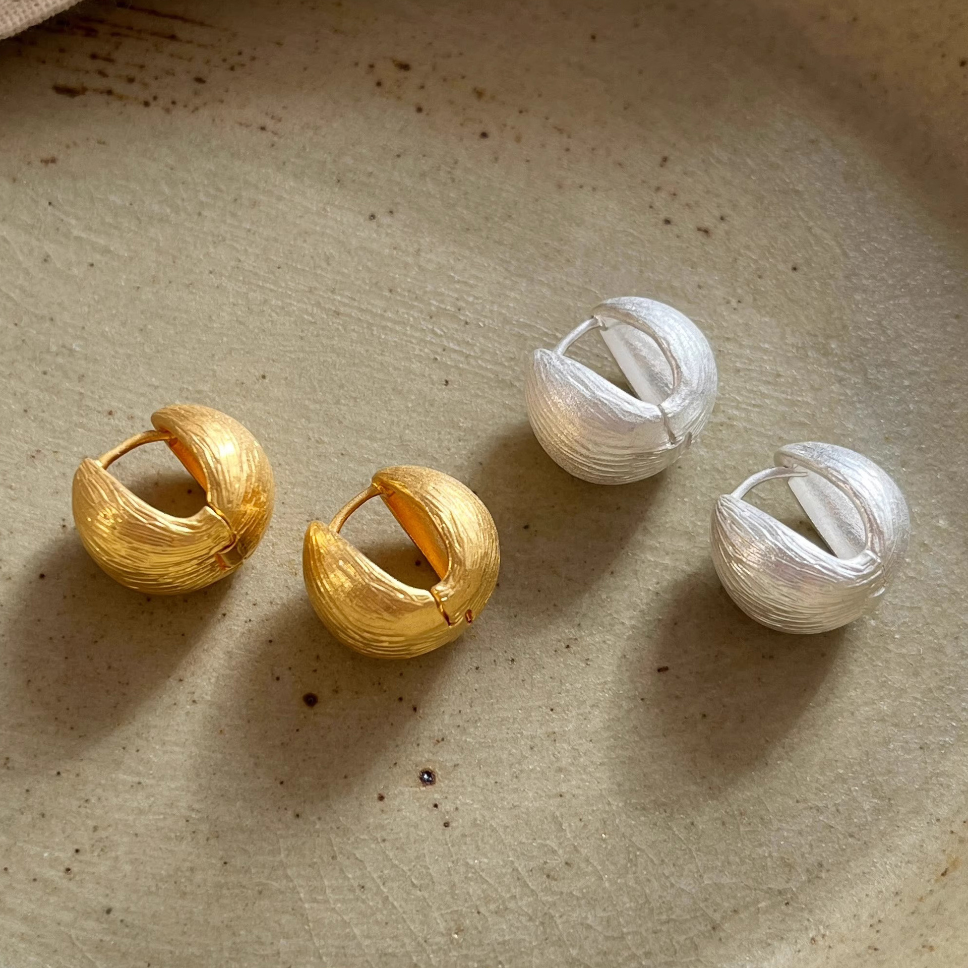 Korean-style personalized, fashionable, retro and simple patterned geometric ear buckles, niche, light luxury, versatile, high-end and cold style earrings Application Scenario