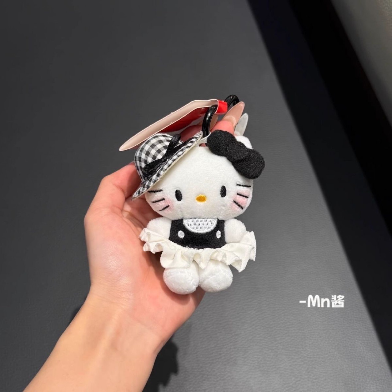 Hepburn style kt cat bag pendant, cute plush doll, high-end schoolbag accessory for girls, perfect for best friends