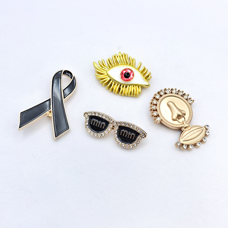 Creative and fashionable metal irregular-shaped decorative pins, versatile suit jackets, exquisite and personalized brooch accessories details Picture