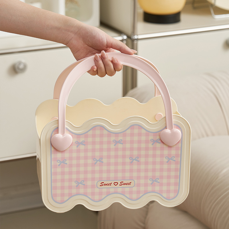 Sweetheart girl's hand-held checkered bath basket can drain water, buy vegetable basket, bathroom household items, love storage basket, bathhouse Application Scenario