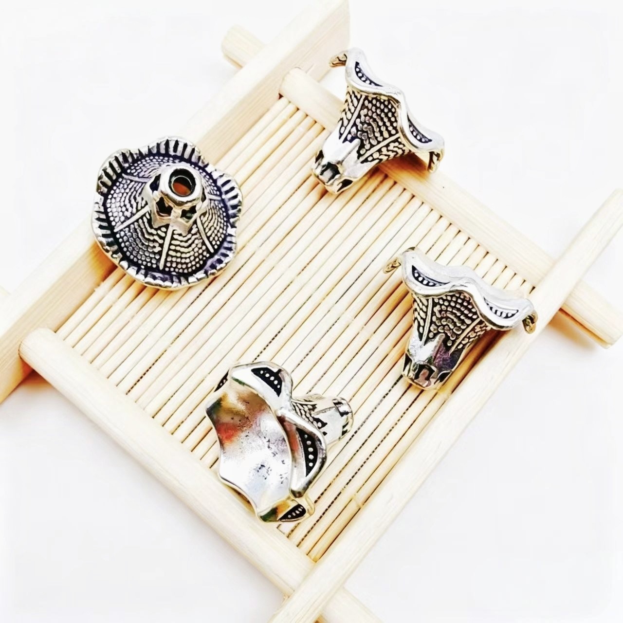 DIY jewelry accessories, retro zinc alloy trumpet flower-shaped flower stand, handcrafted tassel hat accessory base Specification image