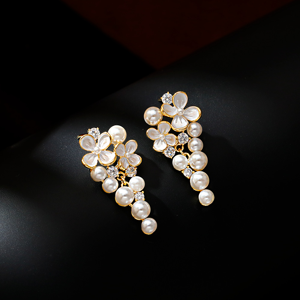 Hyacinth925 agujas de plata diseño de nicho sensearetes de perlas esmaltado goteado adornos de orejeras de flores dulces
