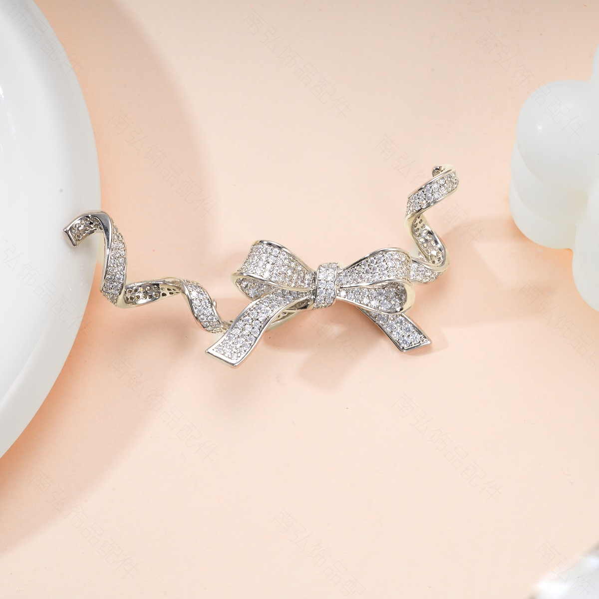 Copper plated with palladium and white gold, slightly inlaid with zirconium bow tassels, connecting buckle, pearl necklace clasp, DIY jewelry accessory Application Scenario