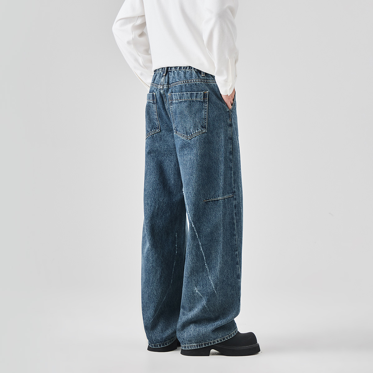 APO Men's Wear: Cross-border washed, ripped and scratched jeans for men's autumn American high street trend loose straight-leg trousers Application Scenario