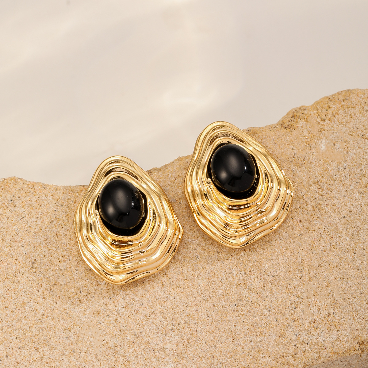 娜莎跨境专供秋冬美拉德复古时尚高级纹理水滴耳钉小众高级感耳环细节图