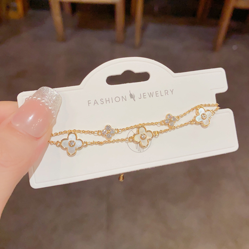 This fresh, fashionable and light luxury design double-layer shell four-leaf flower bracelet is a versatile and high-end accessory for daily commuting Specification image