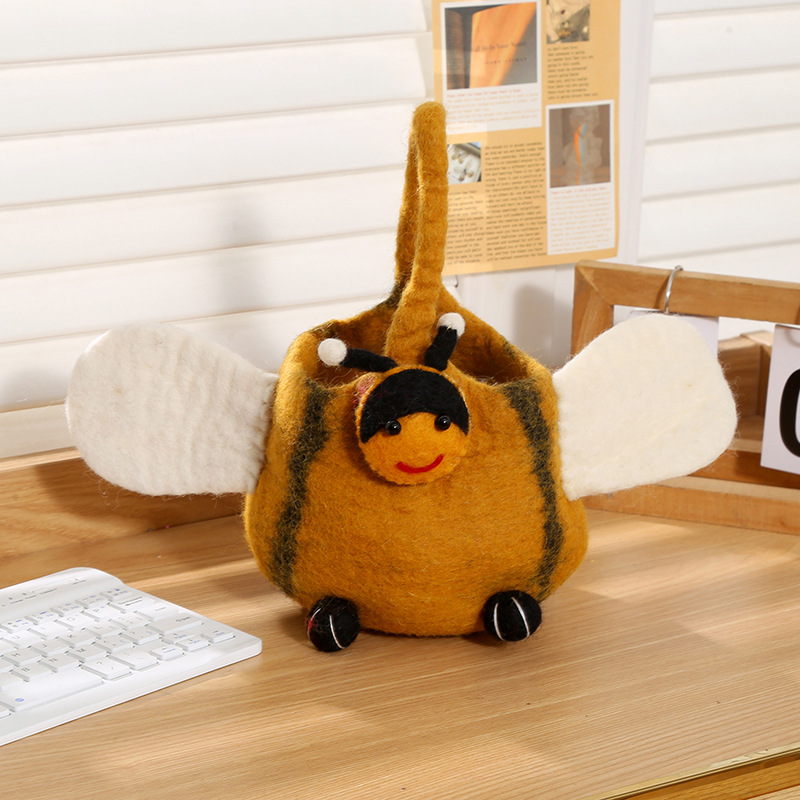 手工羊毛毡小兔手提包治愈系蜜蜂包包创意设计手拿包厂家直销礼品细节图