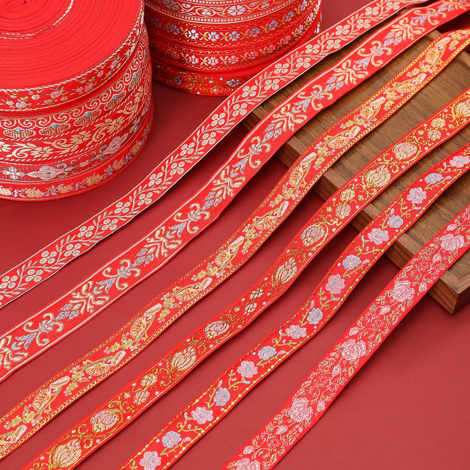 2.3-3.2cm大红新年喜庆提花刺绣织带民族风新中式婚服辅料批发产品图