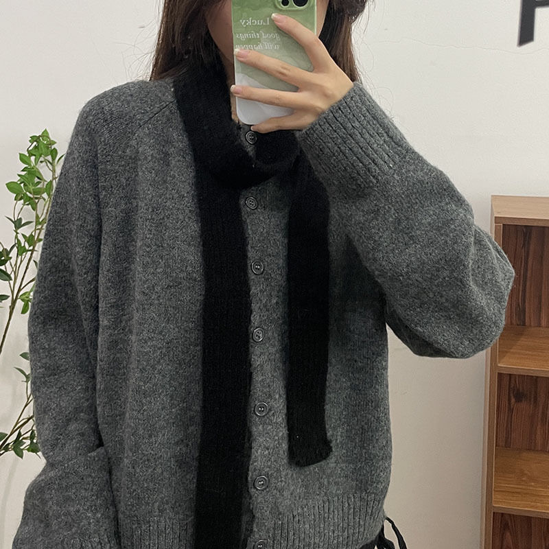 One-piece consignment of Korean casual knitted flower-shaped thin scarves, new women's concave style decorative narrow neck scarves, spicy girl style small neckerchiefs, autumn and winter street stall wholesale Application Scenario