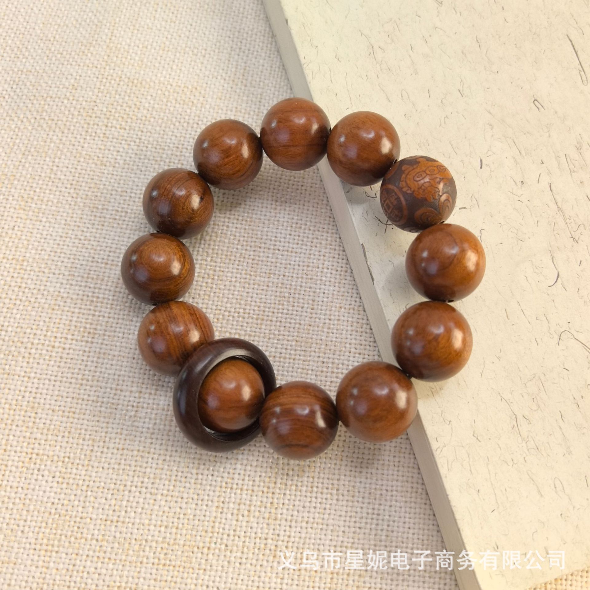 手串/文玩/水晶手串/合香手串/菩提盘玩白底实物图