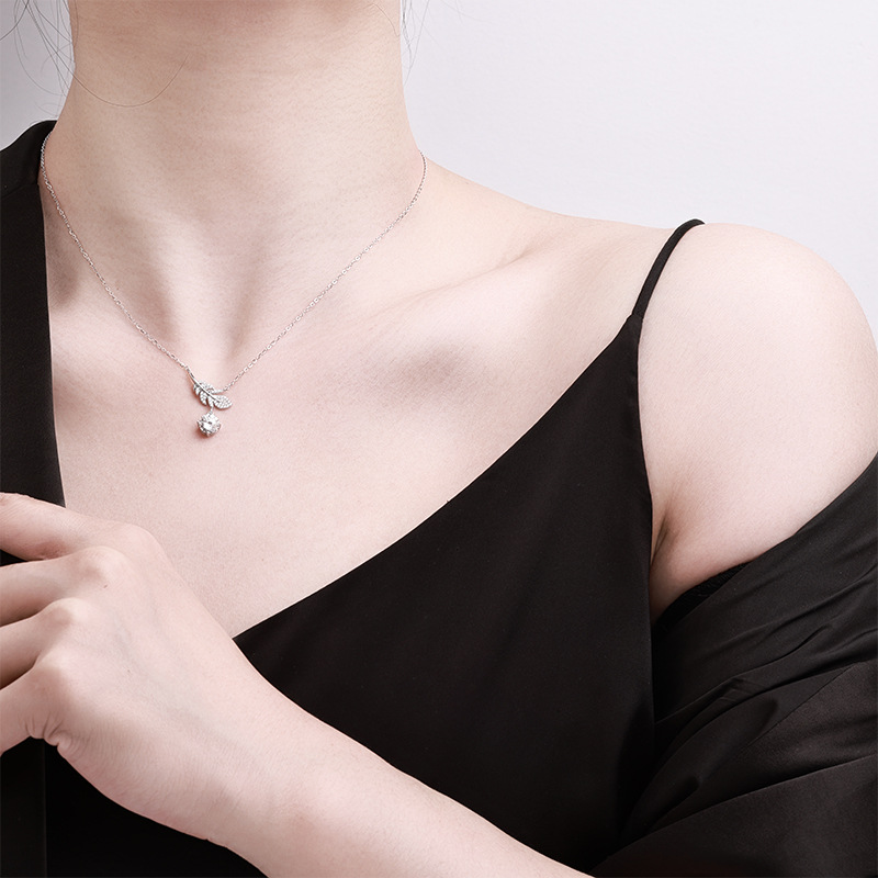 Zhuoheng Select Starry Dream Feather Pure Silver Necklace Feather Pendant 2026 New Style Light Luxury Niche High-end Neckchain