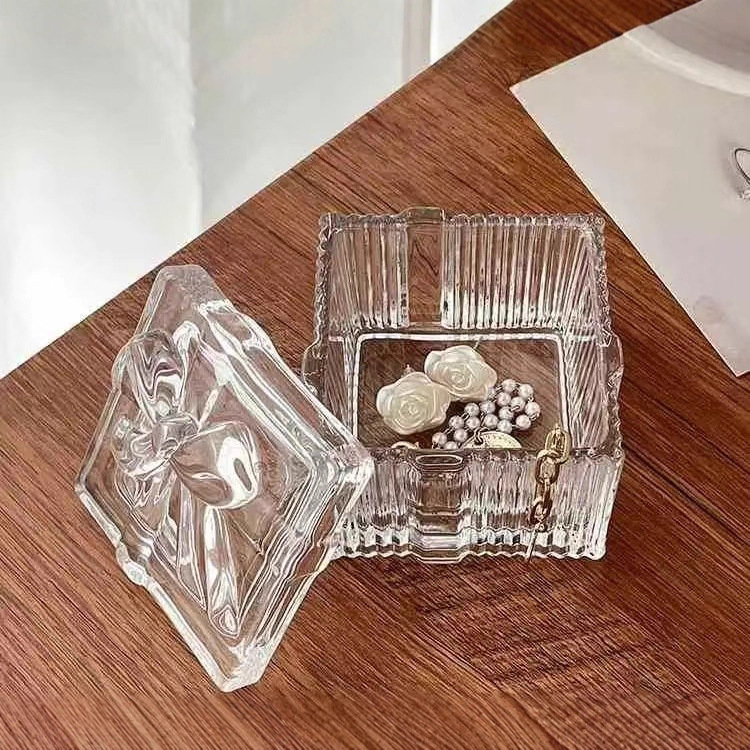 Creative retro bow heart-shaped jewelry box with glass lid, exquisite home dressing table, necklace and accessory storage box details Picture