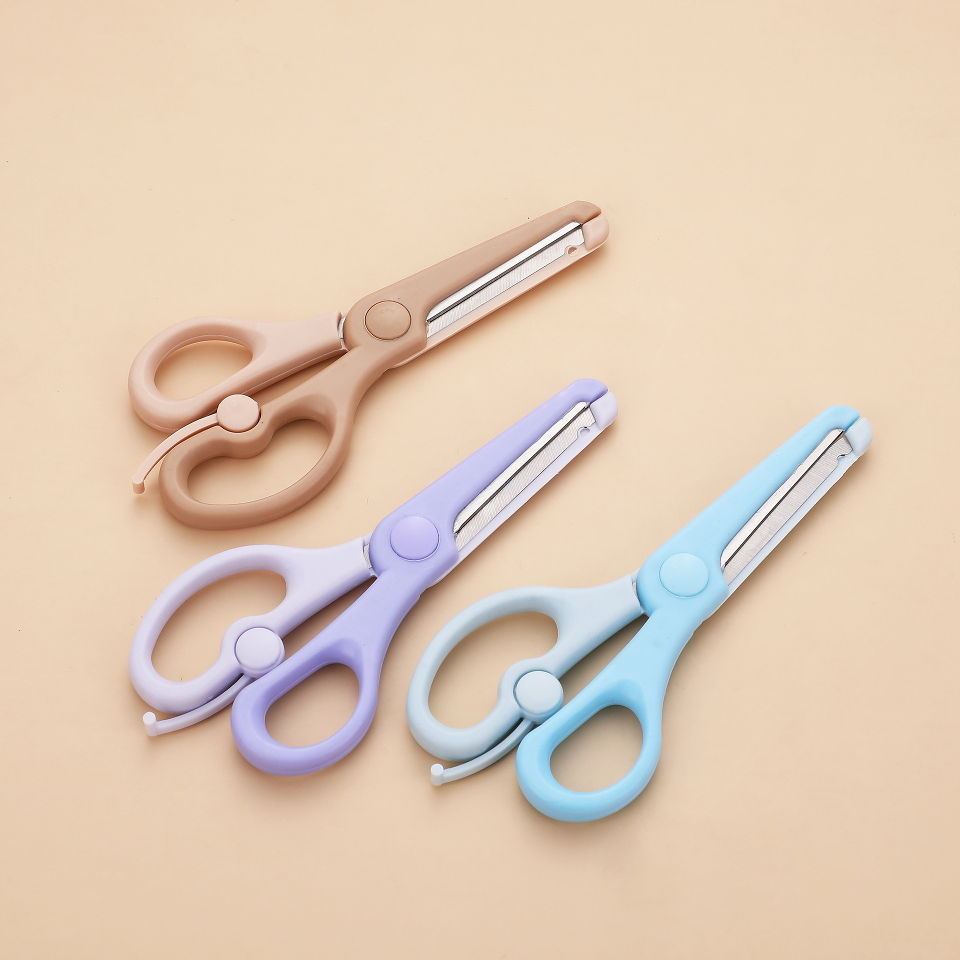 Pioneer 1232 Hand-cut stationery, children's paper-cutting safety small scissors, student scissors, elastic art scissors, children's scissors Item Picture