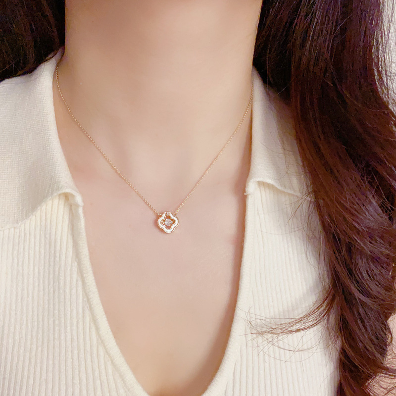 A niche and fashionable design sense shell four-leaf flower necklace, exquisite, light luxury, sweet and versatile necklace accessory source manufacturer details Picture