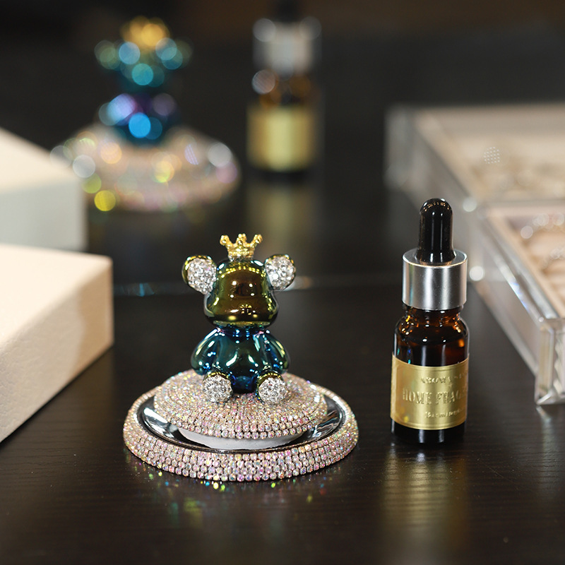 新款皇冠小熊熊车载除臭香薰室内装饰香熏除异味香薰摆件批发