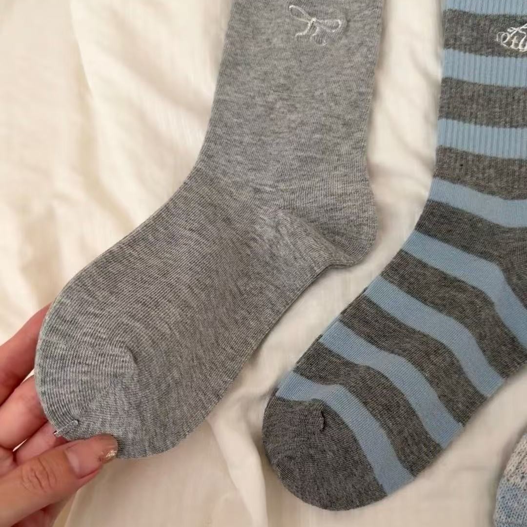 New spring and summer socks in grey series: Super versatile women's socks, simple style cotton socks, warm and comfortable mid-calf fashionable push-pull socks Specification drawing