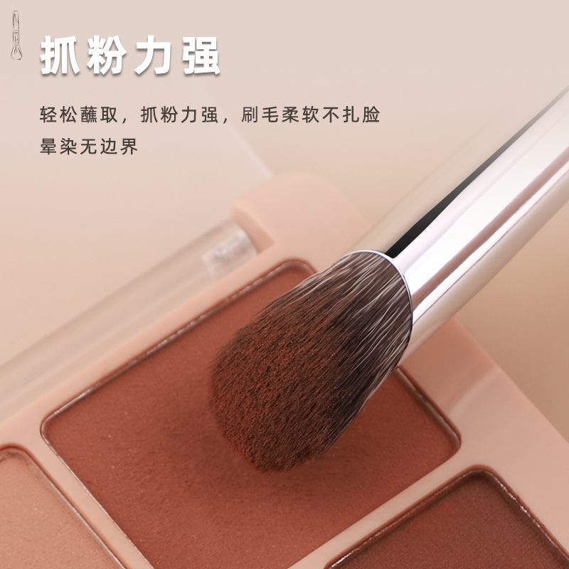 Double-headed concealer brush for finger pads, portable to cover dark circles and tear troughs, tone-shaped medium-sized makeup brush from Cangzhou Application Scenario