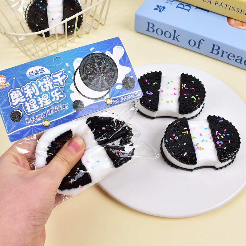Pulled Oreo Kneading Fun Filled Oreo Cookies with a mud-like texture for stress relief, the same simulation food toy as on Xiaohongshu Application Scenario