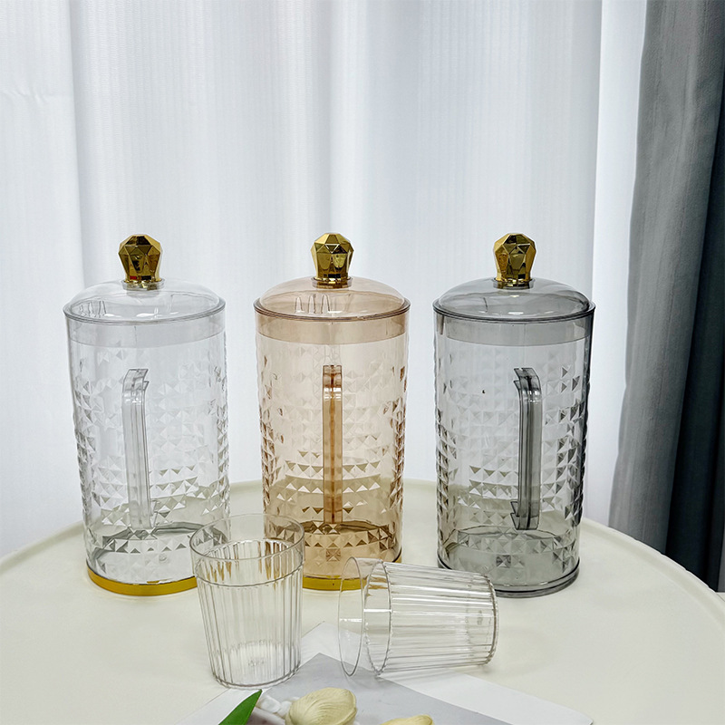 Cross-border e-commerce transparent travel tea cup set, mini portable outdoor checkered pattern convenient set, cold water bottle Application Scenario