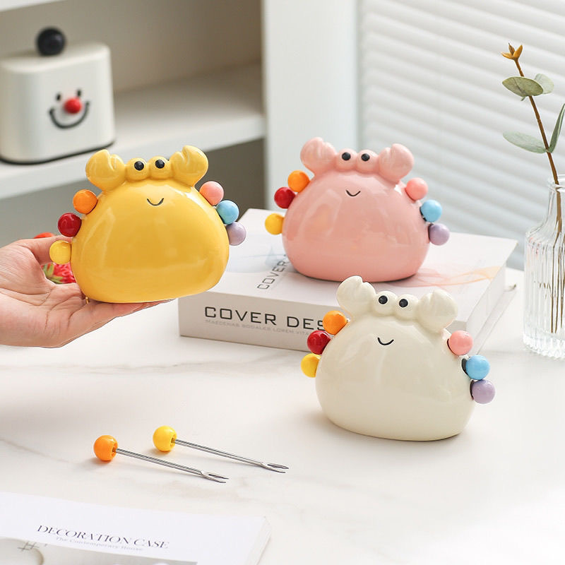 Crab fruit fork dessert, cute stainless steel small fork, ceramic storage jar set, fruit stick, children's safe fruit skewer Application Scenario