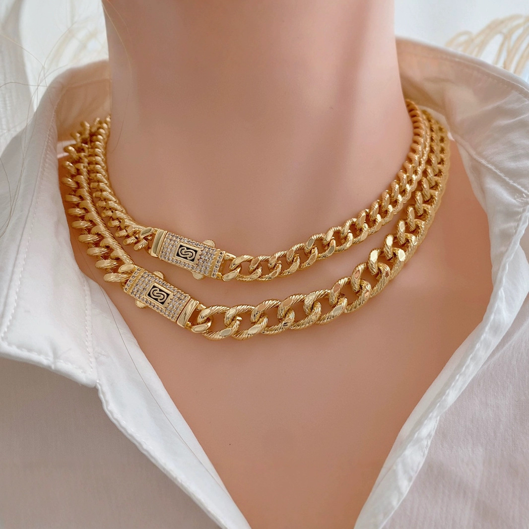 European and American cross-border fashionable and personalized metal chain multi-layer necklace, hip-hop exaggerated thick chain, diamond-encrusted men's collarbone chain full figure