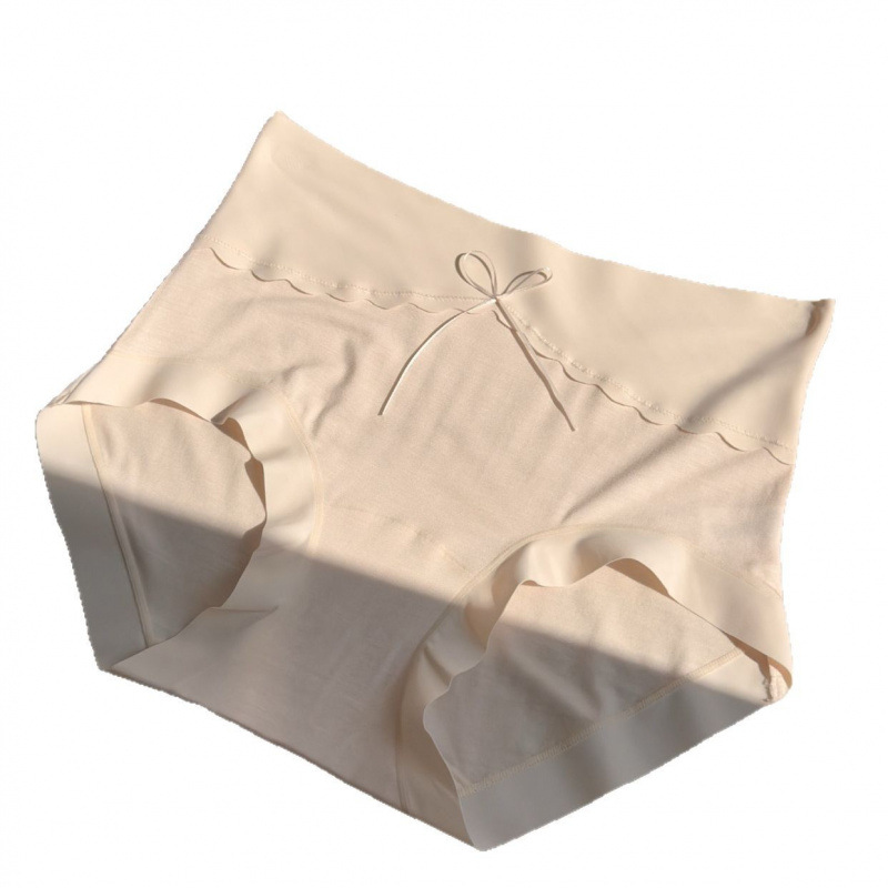 The new Spring and Autumn minimalist soft cotton underwear for women features a mid-high waist, breathable and hip-lifting design, and a simple Japanese-style triangular waistband Item Picture