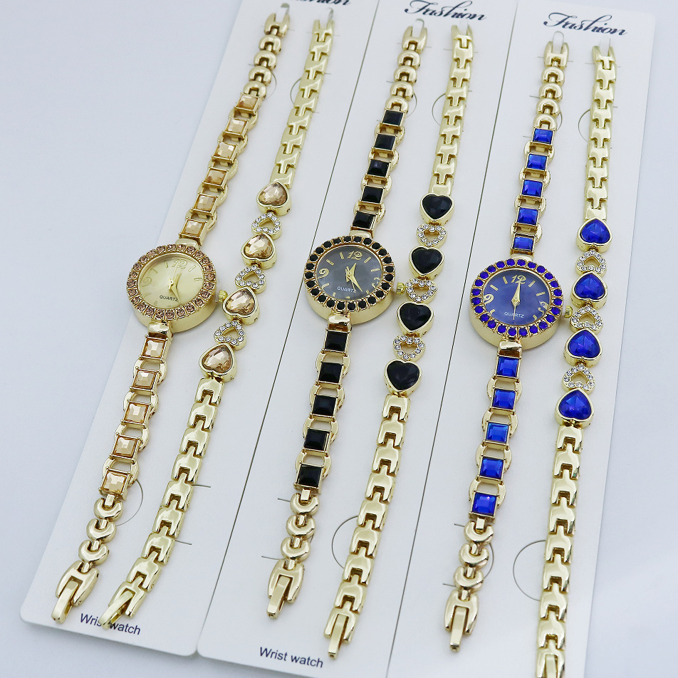 New fashionable women's watch, heart bracelet, two-piece set, digital dial, cross-border decorative bracelet watch details Picture