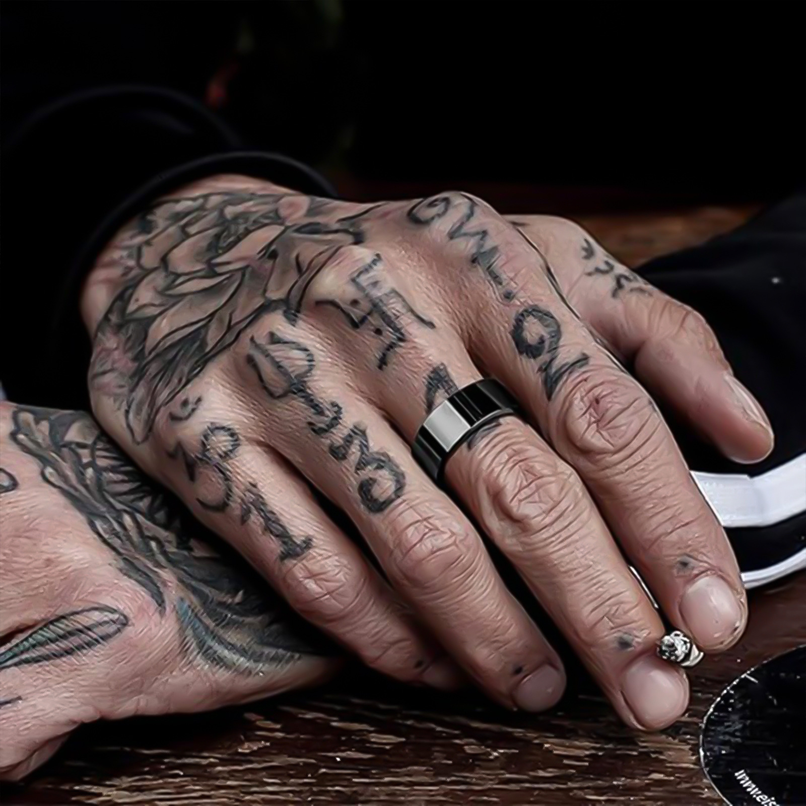 European and American cross-border Amazon stainless steel seal ring, European and American men's sports accessories square large ring with diamonds Specification image