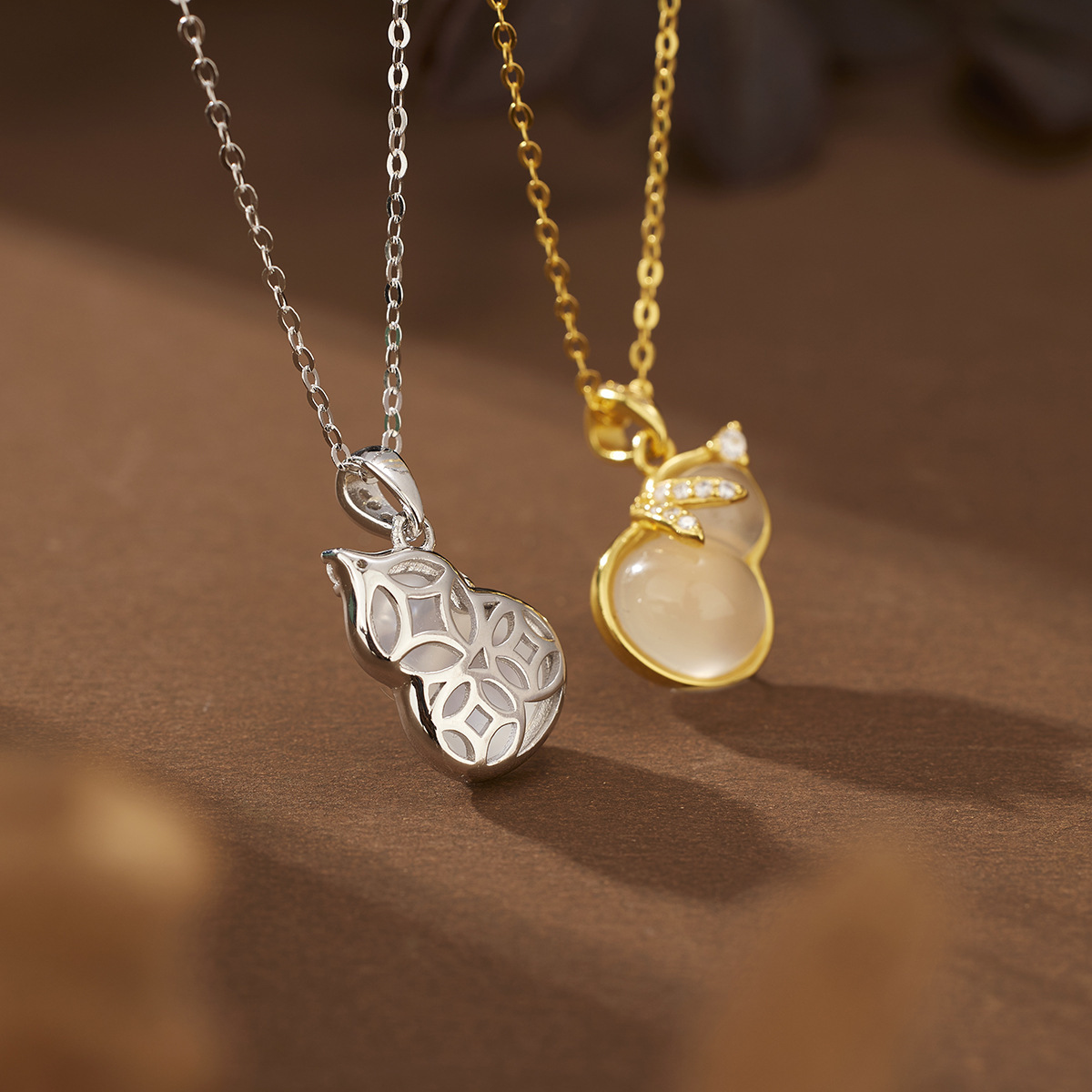 s925 sterling silver New Chinese-style high-ice white chalcedony Gourd pendant necklace, fashionable and versatile, a collarbone chain for girls Application Scenario