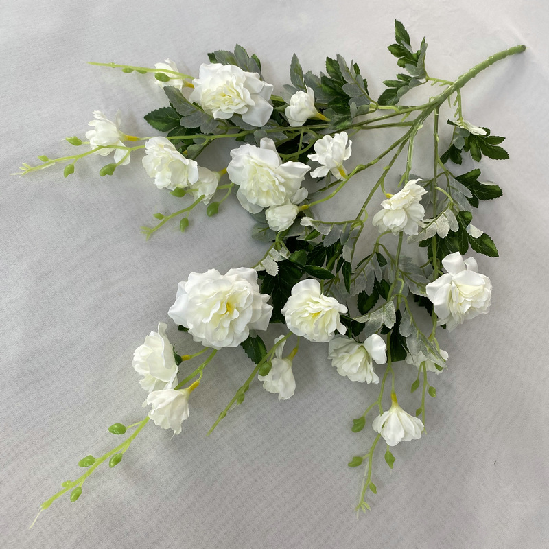 Blue and white artificial flower materials for wedding hall decoration props, artificial flowers for living rooms and dining rooms, and wholesale of Ins-style flower arrangements Application Scenario