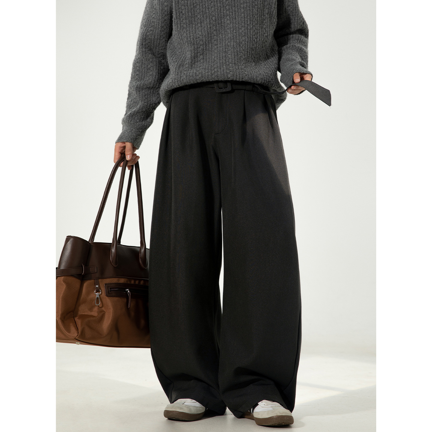 Three-dimensional pleated drape curved knife trousers for men, autumn edition, loose straight-leg long pants, old money style belt casual pants Specification drawing