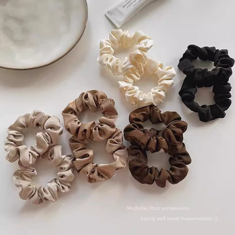 Coffee-colored silk high-end hair tie, women's fat intestine ring, high appearance level, leather case, elegant large intestine hair accessory, rubber band Application Scenario