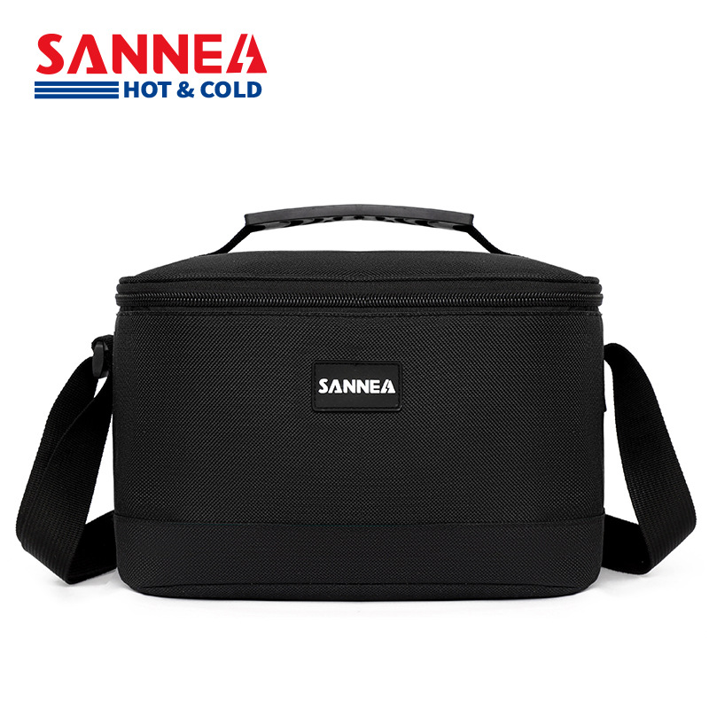 Wholesale aluminum foil lunch bags, waterproof ice packs, hand-held lunch box bags, thickened striped bento bags, insulated bags, cross-border Application Scenario