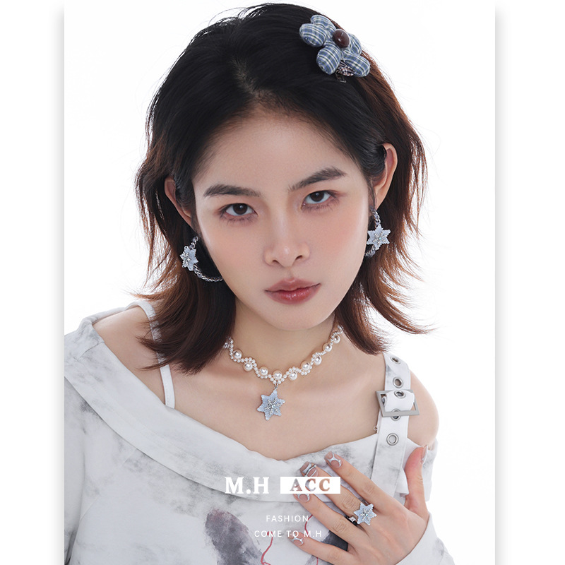 The Ice Crystal Snowflake series earrings are original designs for women, featuring a unique, light luxury, fashionable and high-end feel. Wholesale of new exquisite earrings details Picture