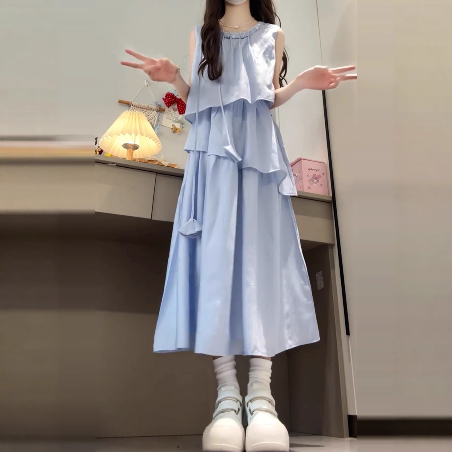 A stunning, petite blue dress for children's summer 2025 new style, a stylish sleeveless long dress look details Picture