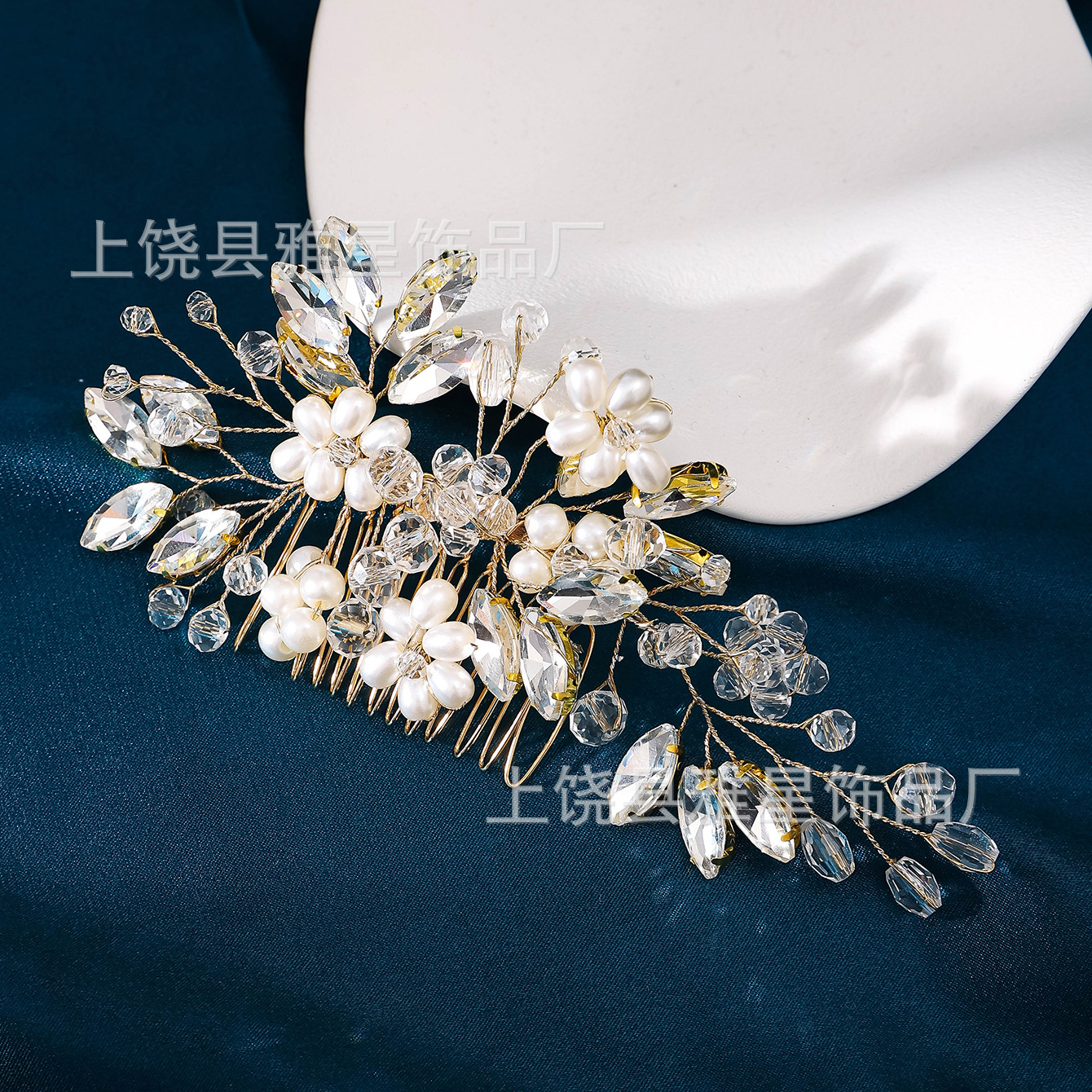 Chinese-style bride headwear, wedding dress accessories, pure handcrafted pearl bride hair comb details Picture