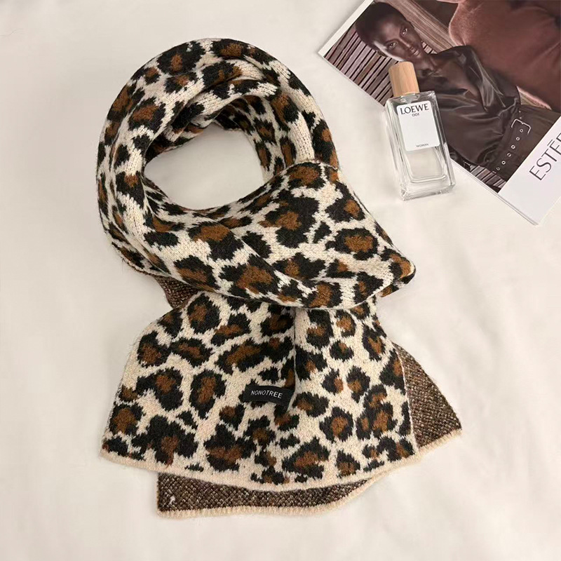 Leopard print scarves in Korean style on Instagram, stylish and stylish, warm and cold-proof women's fashion wholesale trend in autumn and winter Item Picture