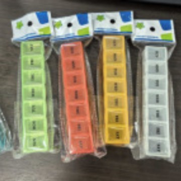 The push-button type portable medicine box dispenser can be used for a week. The medicine box is a plastic dispensing box and bagged