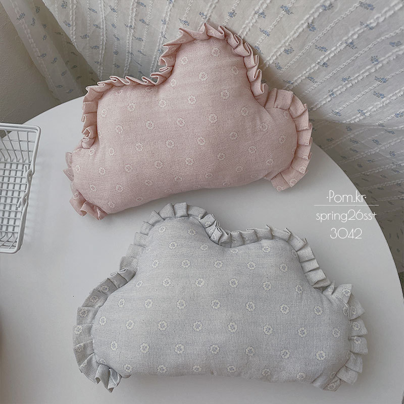 Spring new French fabric cloud throw pillow, sweet ruffled edge baby pillow, soft fufu room decoration item details Picture