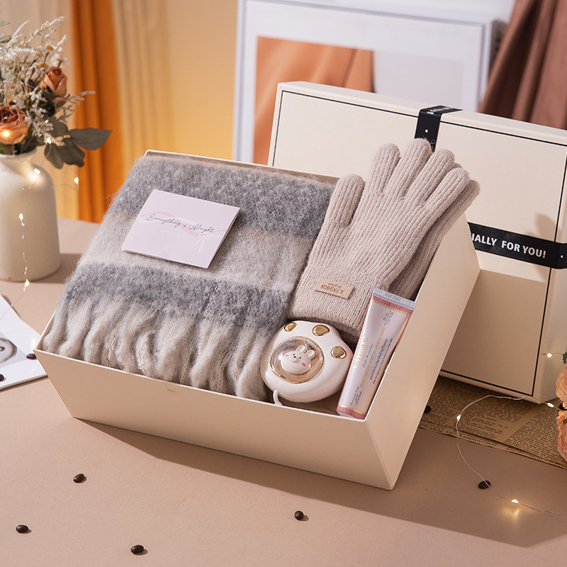 A new women's Day scarf gift box for winter, a practical birthday present for girls with a high-end feel. Best friends and girlfriends Specification drawing