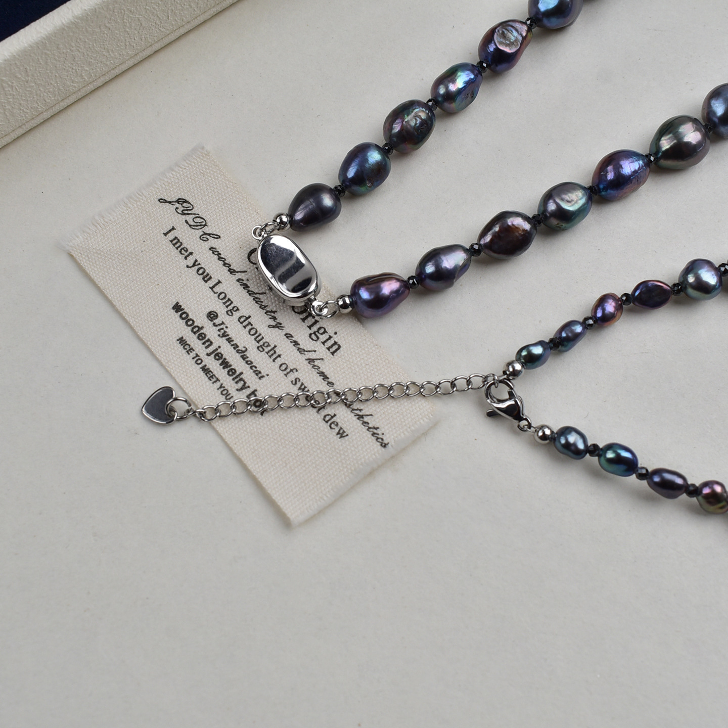 Natural pearl size gradient peacock green pearl necklace, 925 silver freshwater pearl elegant and simple style necklace Application Scenario