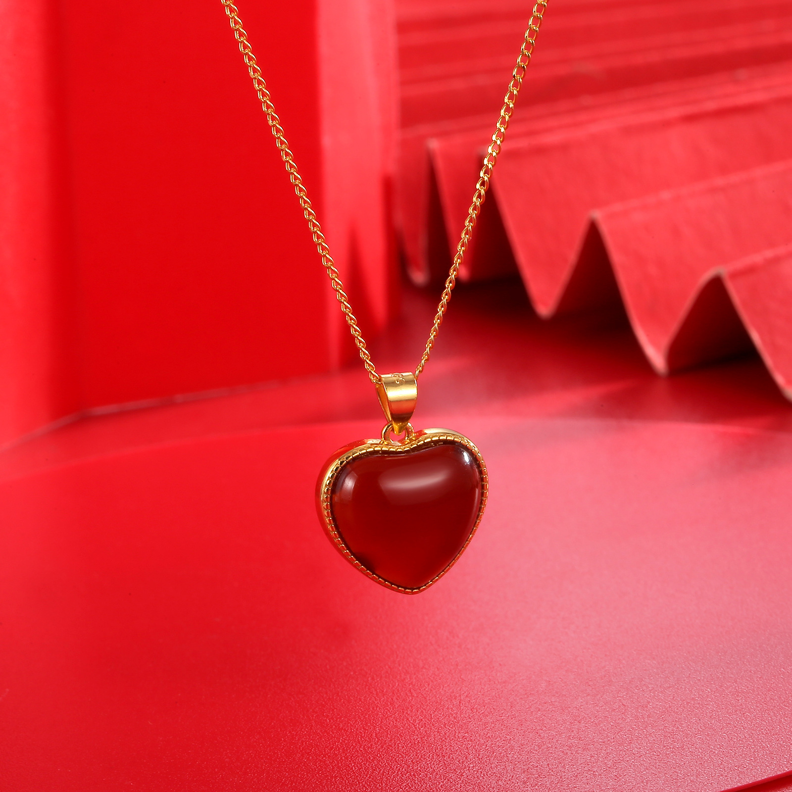 S925 Heart-shaped Little Heart Short Necklace, fashionable and elegant, simple bone chain, Internet celebrity, individual and high-end, a necklace for women full figure