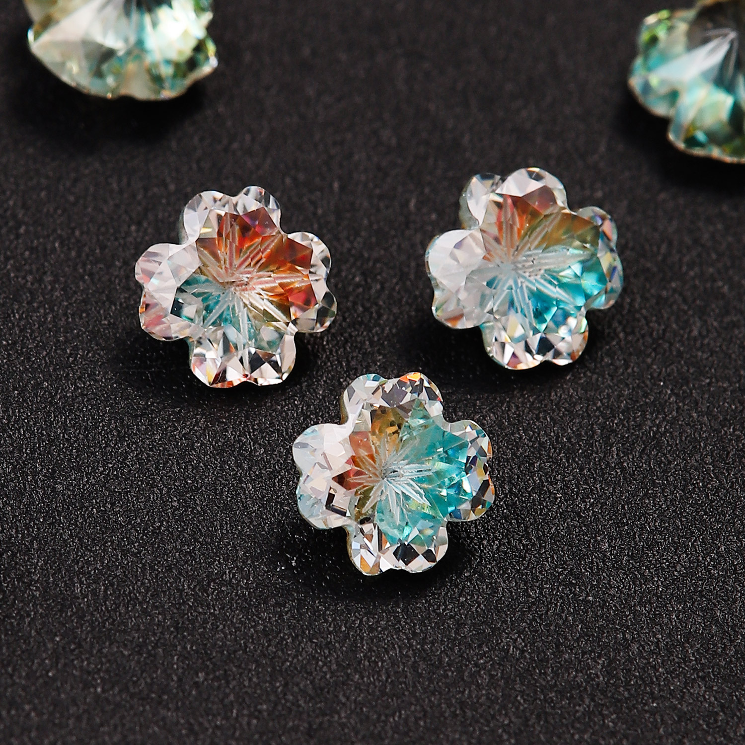 Lucky Sugar Heart 5A Four-leaf Clover Bare Stone Irider Gradient Zircon Ring Face Nail Drill Bestseller. For more information, please inquire details Picture