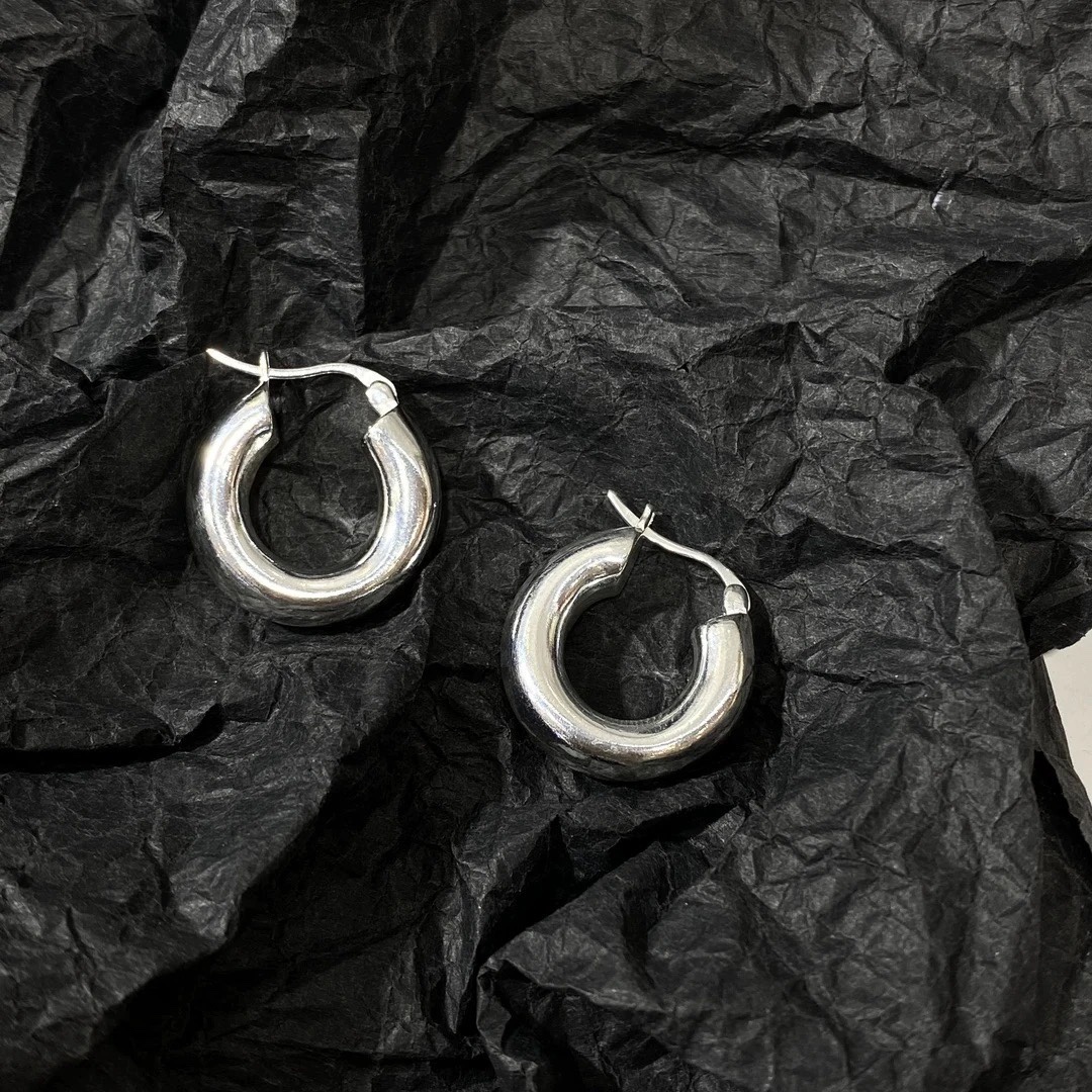 S925 sterling silver 3.3-day single, same style circle earrings, a niche and high-end feel, French geometric silver ear rings, hip-hop earrings Application Scenario