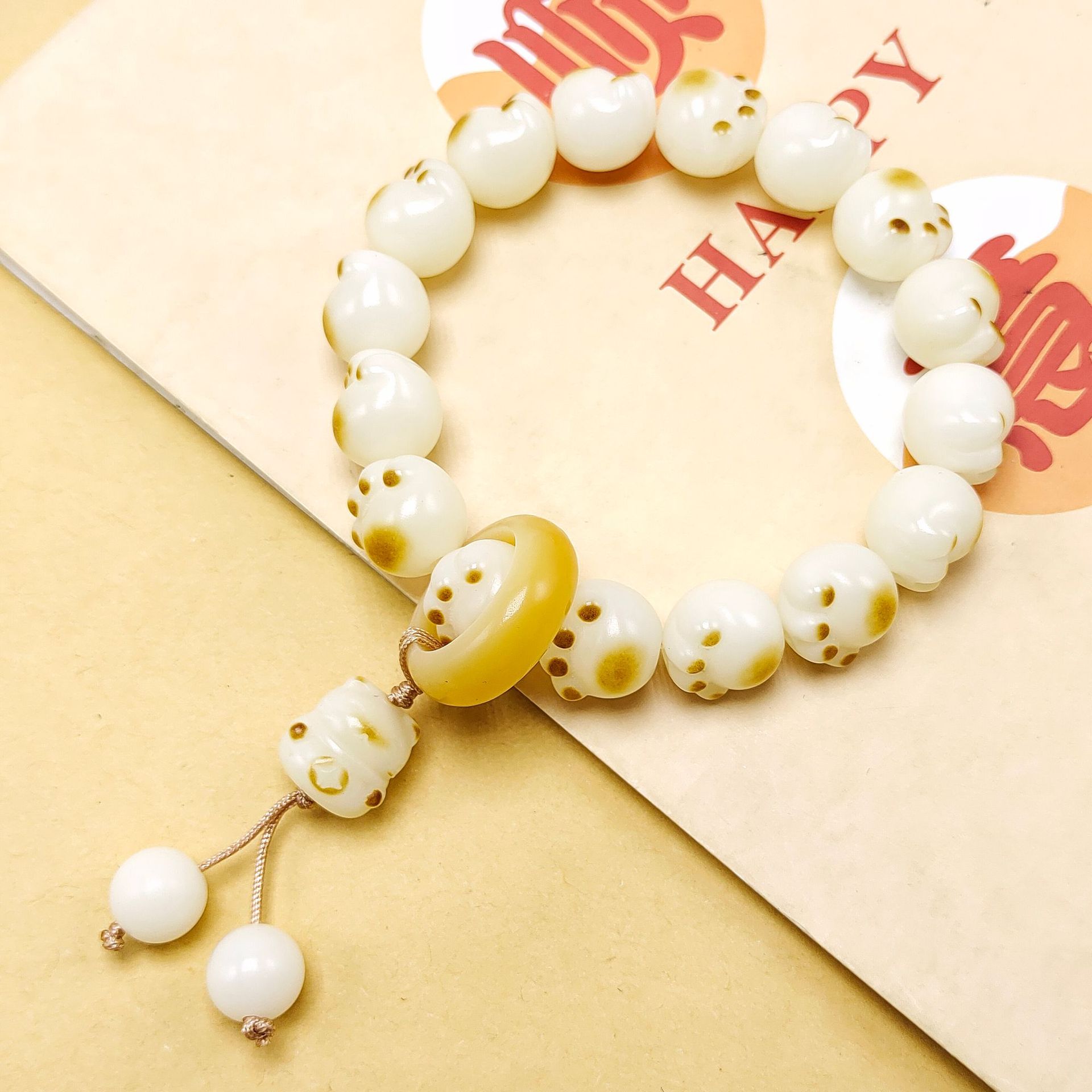 Xiaohongshu charcoal-grilled cat paw Bodhi bracelet with weathered Bodhi running rings, hand-rubbed cotton thread tassels wrapped around fingers, soft to hold details Picture