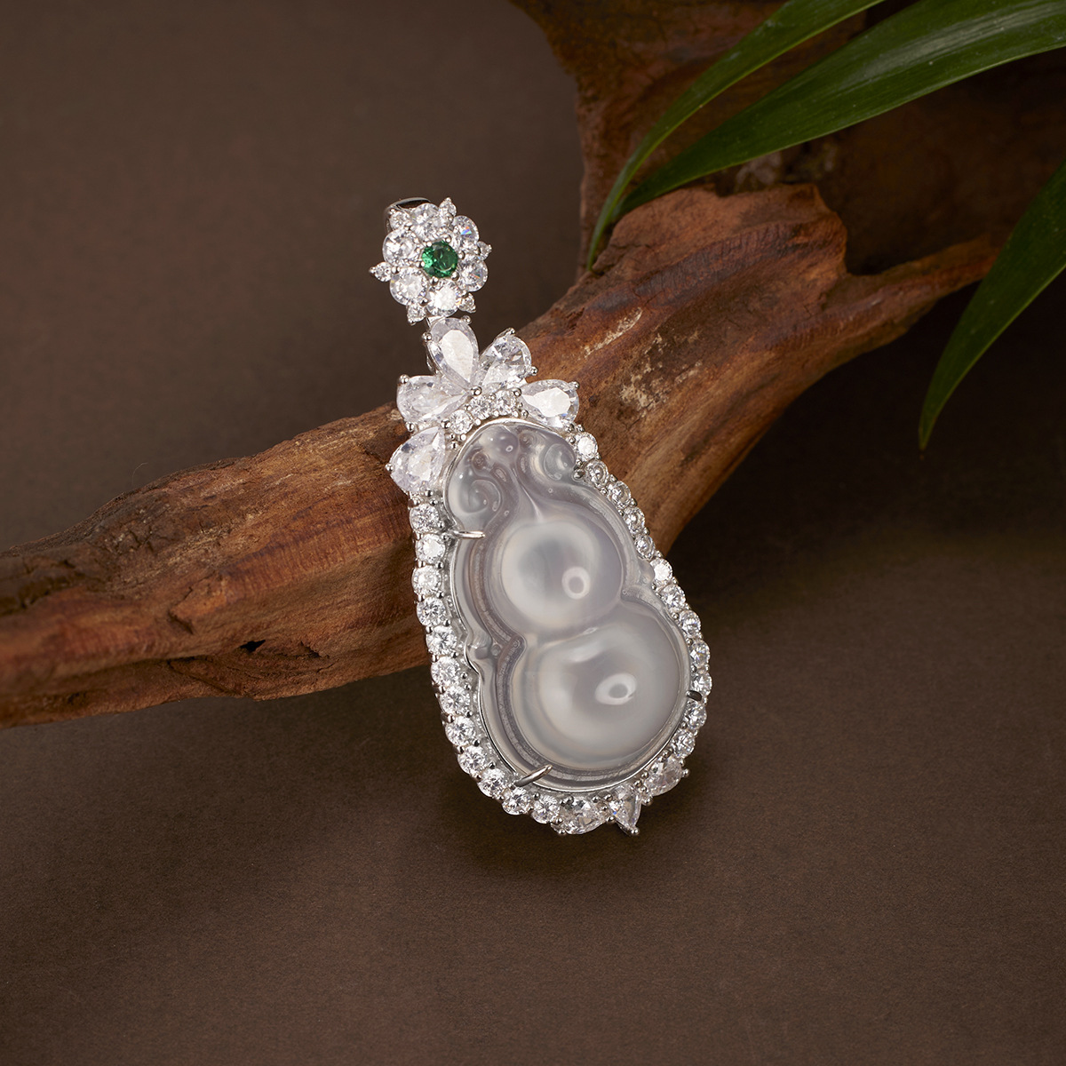 S925 pure silver New Chinese-style high ice transparent white chalcedony gourd pendant, jade collarbone chain pendant and jewelry manufacturer wholesale full figure